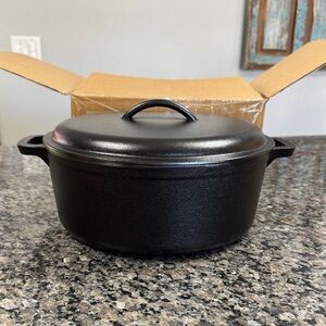 Amazon basics 7qrt Black Cast Iron Dutch Oven NEW